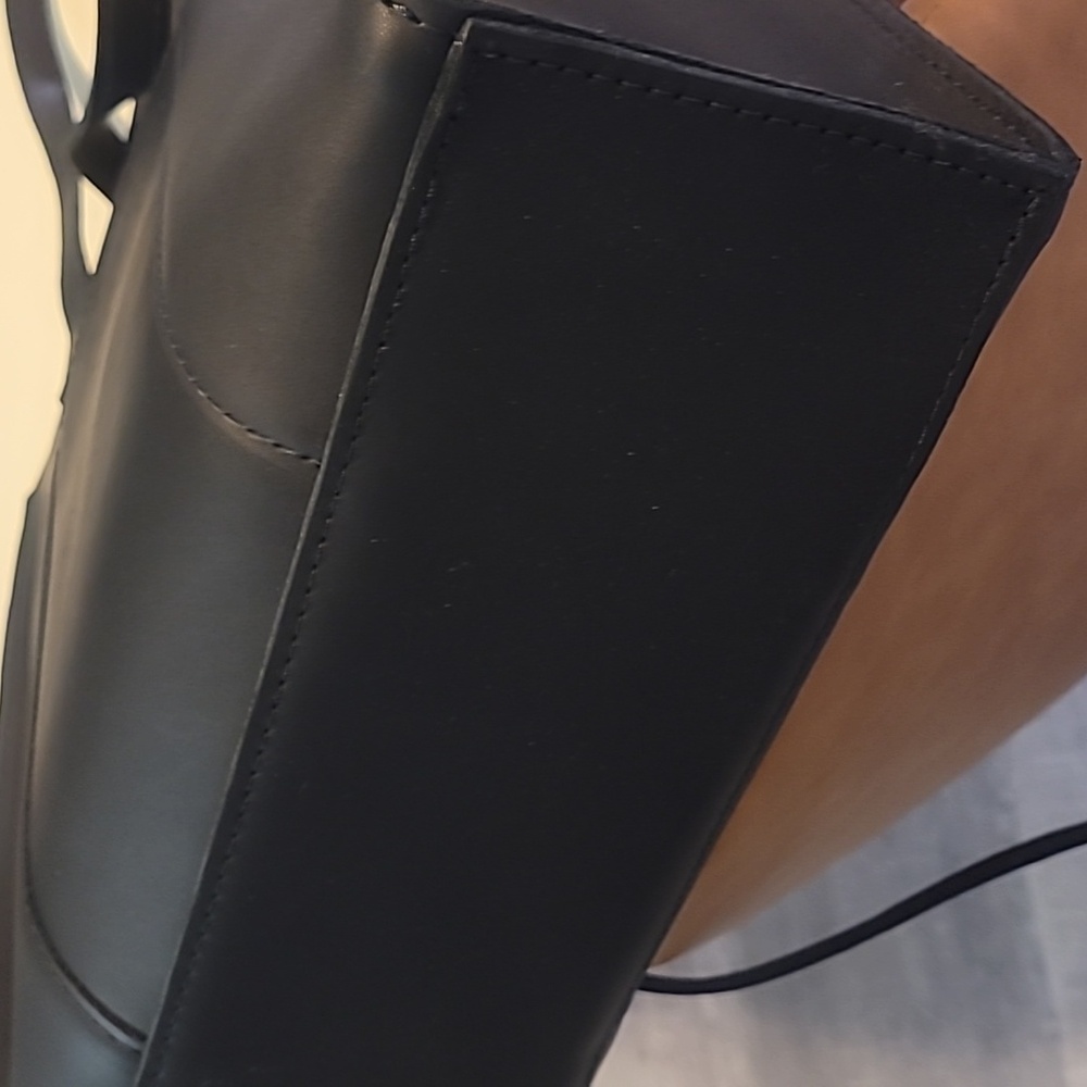 Portland Leather Black Tote - Picture 6 of 8
